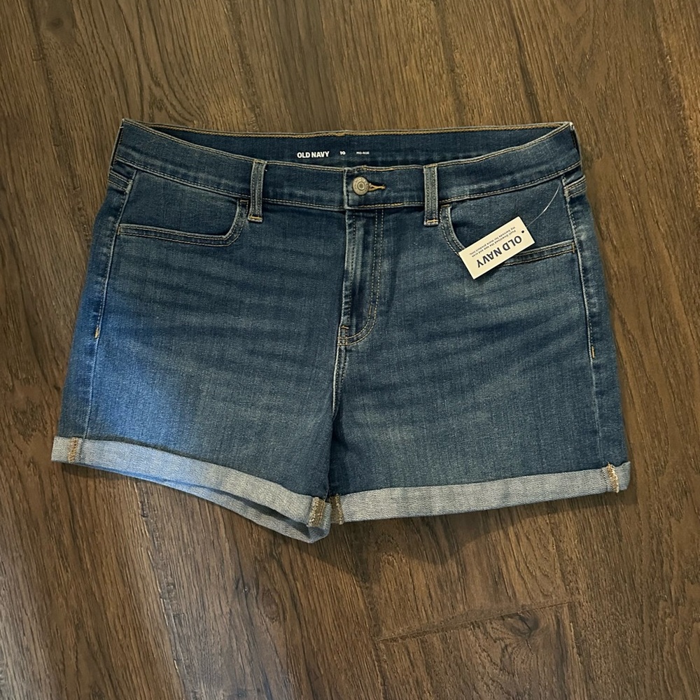 NWT Old Navy Women's Jean Roll-Cuff Shorts - Size 10